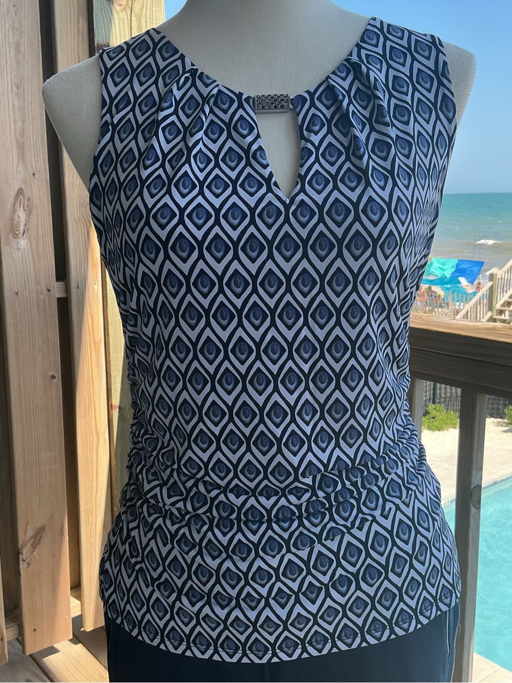 White House Black Market Navy and White Geometric Keyhole Tank